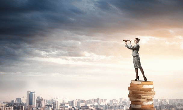 راهنمای جامع کسب درآمد از تولید و فروش دوره‌های آموزشی مدیریت پروژه: 9 گام طلایی، سوالات متداول و جدول جامع